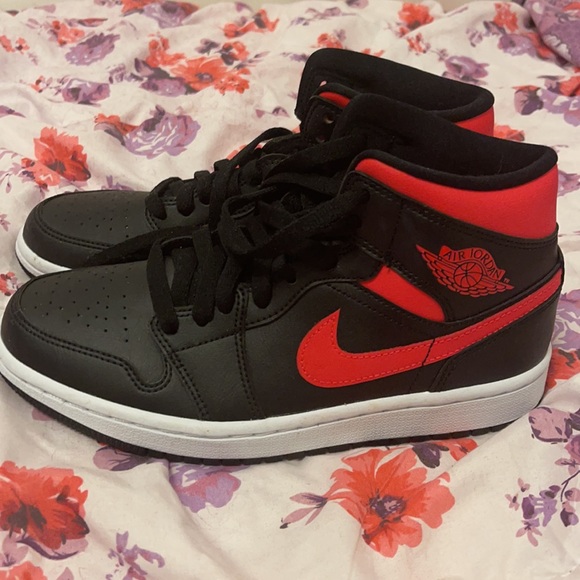 Jordan 1s Mid “ Siren Red “ - Picture 4 of 5